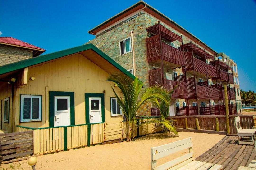 Ocean Green Beach Resort Prampram エクステリア 写真
